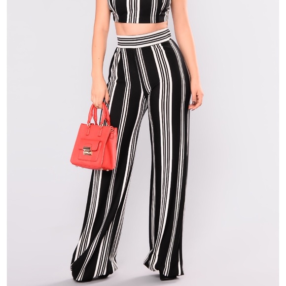 ✔️SOLD - 2 piece set BRAND NEW (SOLD OUT IN STORE) - Picture 2 of 3